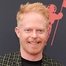 Jesse Tyler Ferguson como Mitchell Pritchett