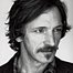 John Hawkes como Sol Star