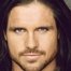 John Hennigan como Red Talon