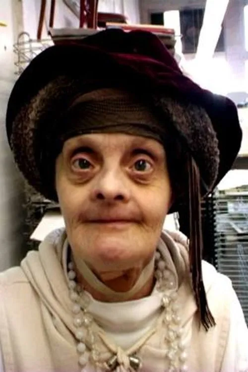 Judith Scott como Maxine Wheeler