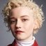 Julia Garner como Maddy