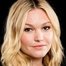 Julia Stiles como Maisy-May Lin