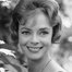 June Lockhart como Dr. Maureen Robinson