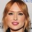 Kaylee DeFer como Ivy Dickens