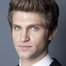 Keegan Allen como Toby Cavanaugh