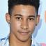 Keiynan Lonsdale como Wally West / Kid Flash