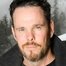 Kevin Dillon como Johnny "Drama" Chase