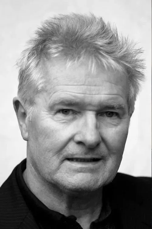 Kevin Miles como Dave