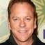 Kiefer Sutherland como John Weir