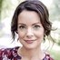 Kimberly Williams-Paisley como Emily