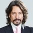 Laurence Llewelyn-Bowen como Host