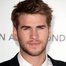Liam Hemsworth como Geralt of Rivia