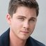 Logan Lerman como Addy Kurc