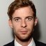 Luke Treadaway como Hugh Fenton