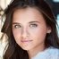 Madeleine McGraw como Zoey Campbell