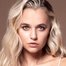 Madison Iseman como Lennon / Alison
