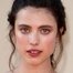 Margaret Qualley como Jill Garvey