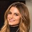 Maria Menounos como Herself - Host