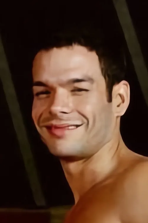 Mario Pérez como Agent Vargas