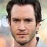 Mark-Paul Gosselaar como Paul Johnson