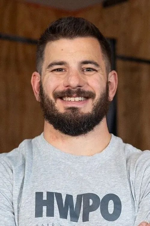 Mat Fraser como Greg