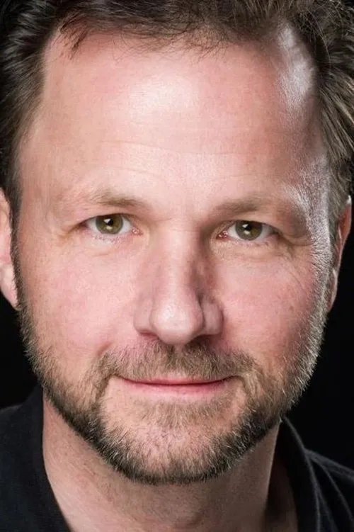 Matt Jones como Lenz