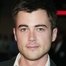 Matt Long como Zeke Landon