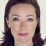 Molly Parker como Alma Garret