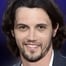 Nathan Parsons como Max Evans