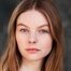 Nell Hudson como Laoghaire MacKenzie