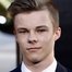Nicholas Hamilton como Maverick