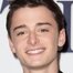 Noah Schnapp como Self