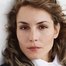 Noomi Rapace como Elizabeth Thurman