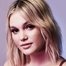 Olivia Holt como Valentina