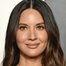 Olivia Munn como Sloan Sabbith