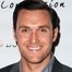 Owain Yeoman como Benny Gallagher