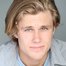 Owen Patrick Joyner como Alex Mercer