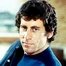 Paul Michael Glaser como Walter Crew