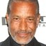 Phil Morris como Grandad Earl (voice)