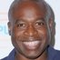 Phill Lewis como Arnold Nixon