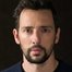 Ralf Little como Stuart