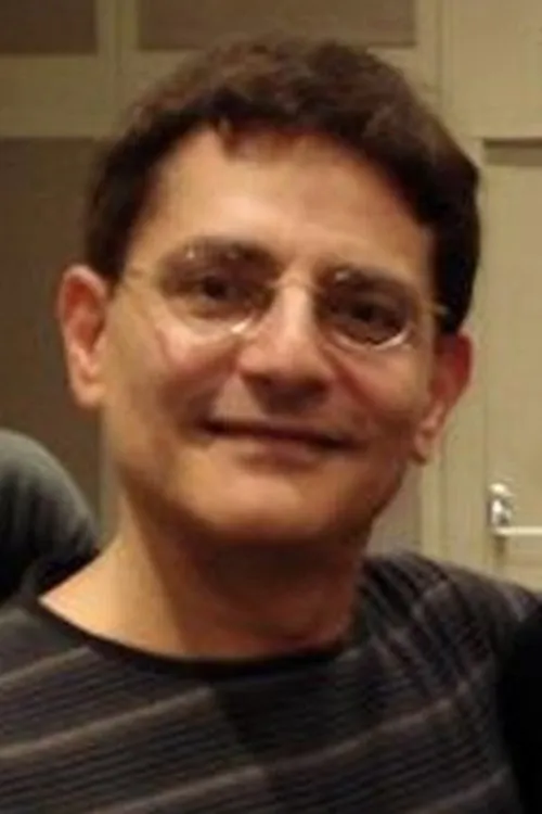 Ralph Macchio como Self