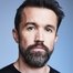 Rob McElhenney como Ronald 
