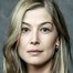 Rosamund Pike como Moiraine Damodred