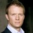 Rupert Penry-Jones como Dom Boulay