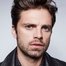 Sebastian Stan como James 