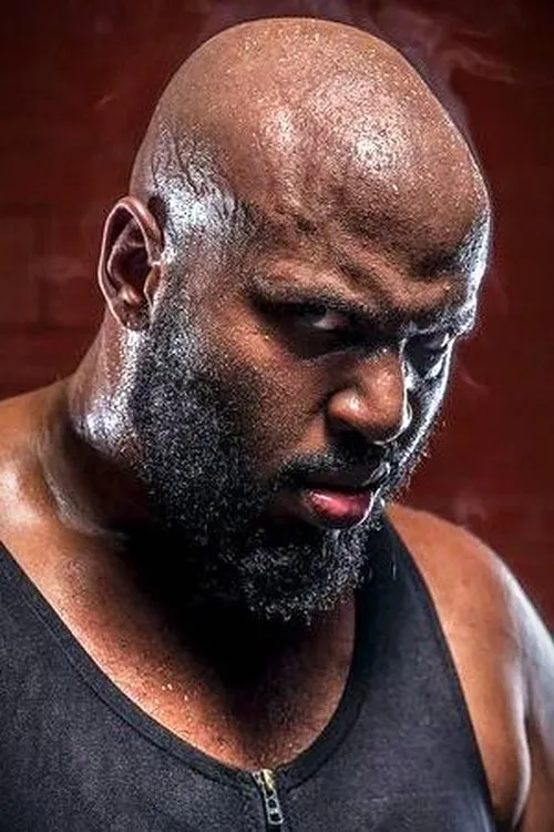 Shane Taylor como Eugene Roe