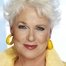 Sharon Gless como Chris MacNeil