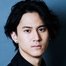 Shunsuke Takeuchi como Man (voice)