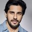 Sidharth Malhotra como Kabir Malik